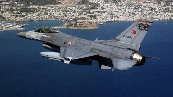 Μπαράζ παραβιάσεων από τουρκικά μαχητικά στο Βορειοανατολικό Αιγαίο